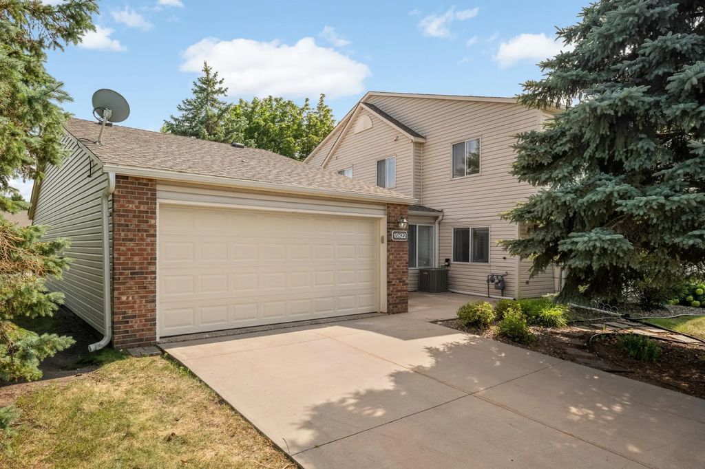 15822 Griffon Path, Apple Valley
