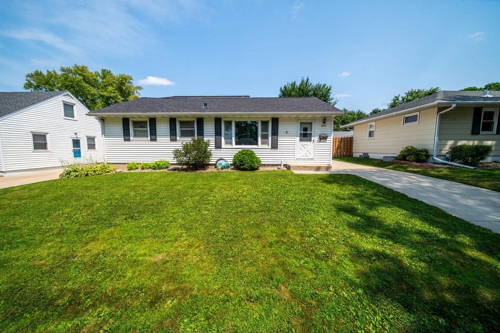 1853 16 1/2 St Nw, Rochester