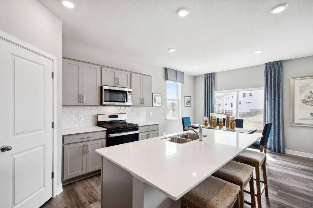 12628 Marshview Drive, Rogers