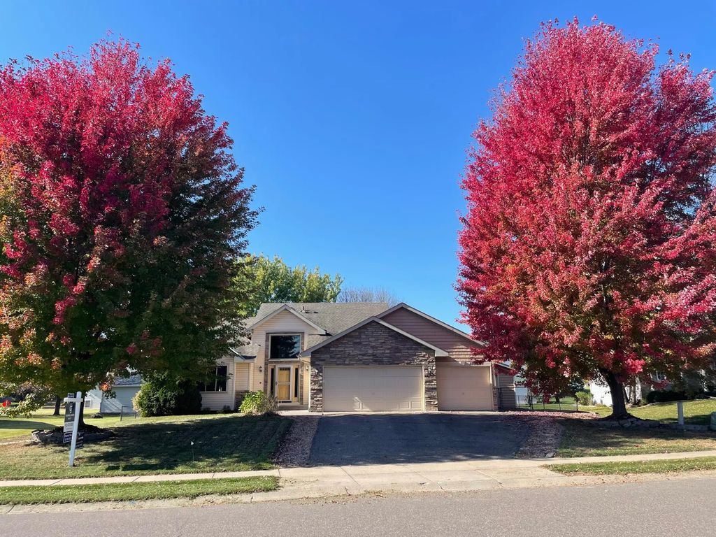 13525 Oakwood Drive, Rogers