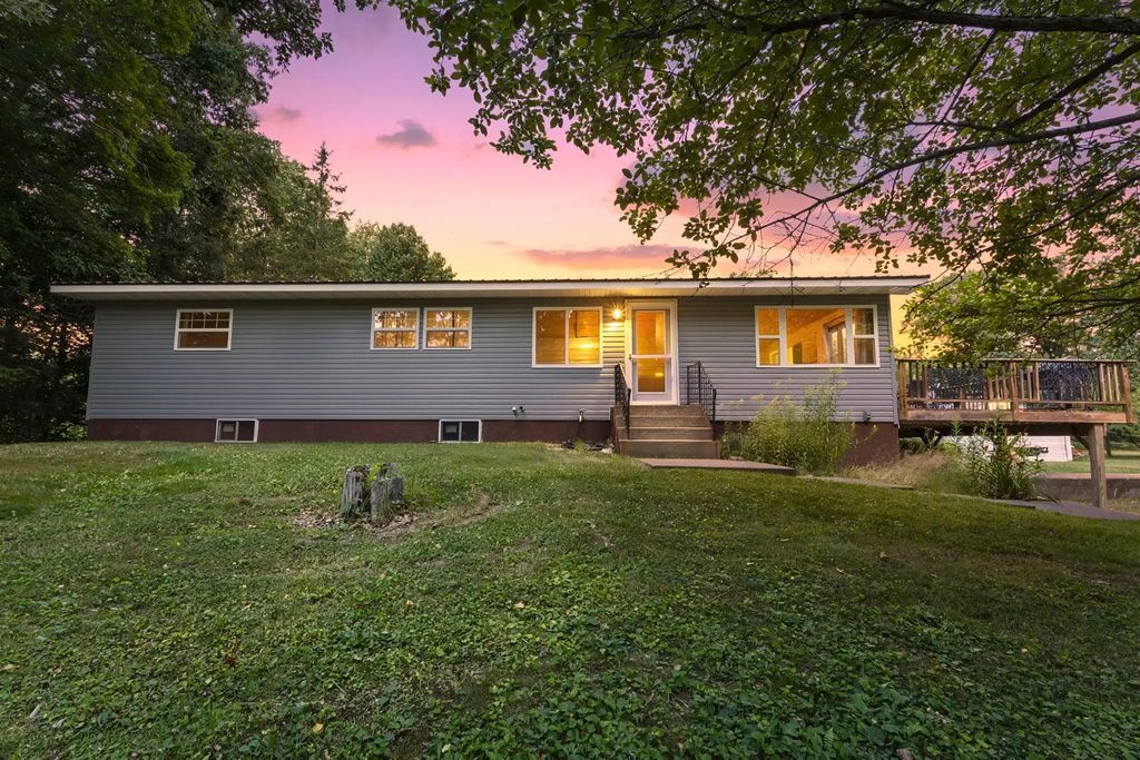305 220th Avenue, Comstock