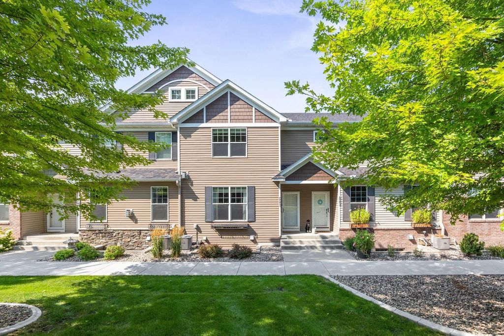 7745 Madelyn Creek Drive, Victoria