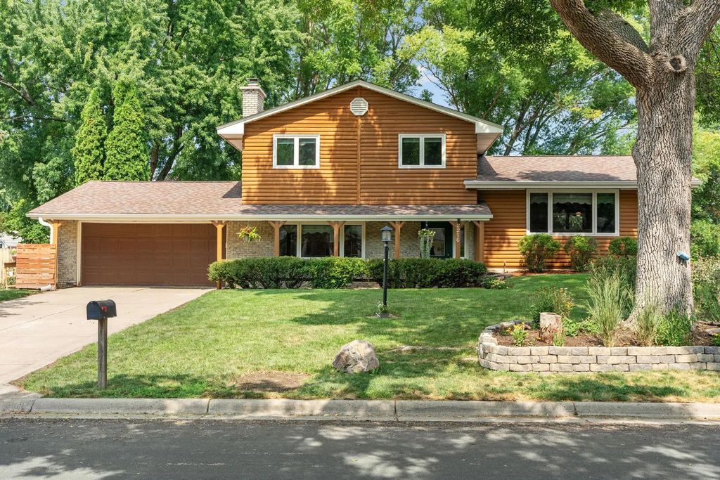 2216 E 114th Street, Burnsville