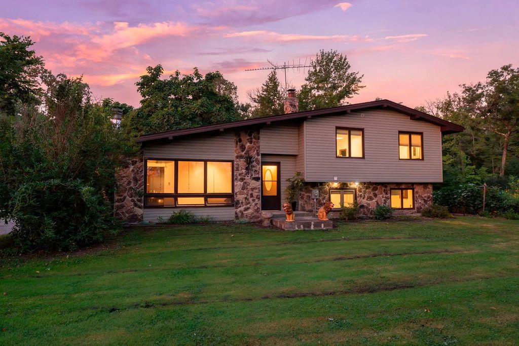 32350 Cedar Crest Trail Ne, North Branch