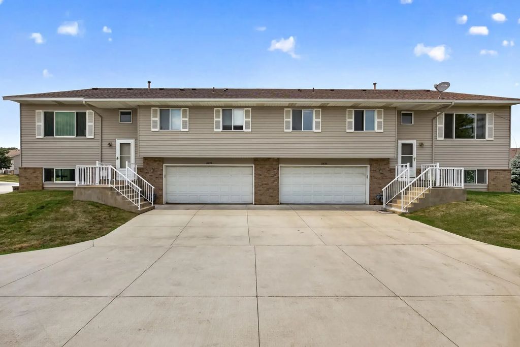 15894 Gooseberry Way, Apple Valley