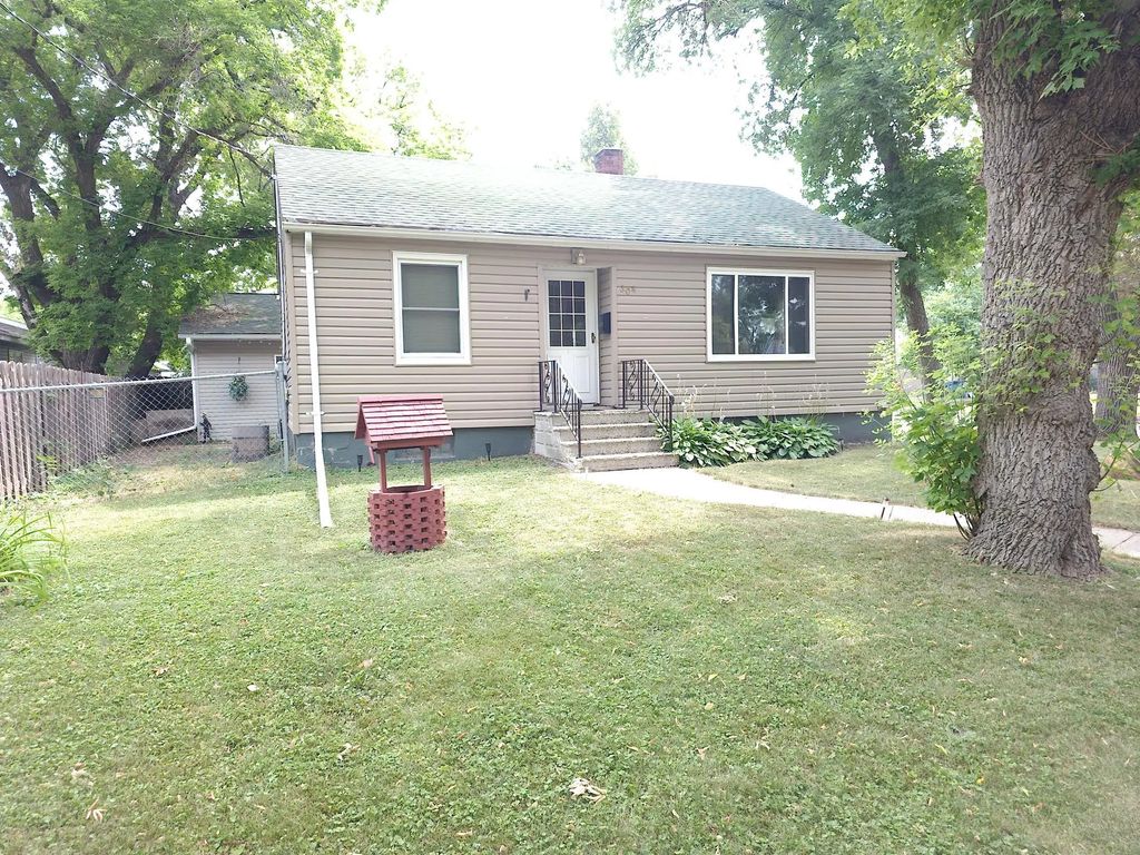 304 13th Street N, Moorhead