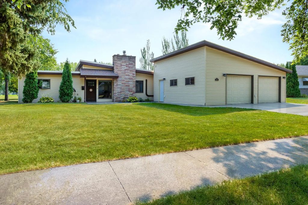 844 2nd Street N, Wahpeton