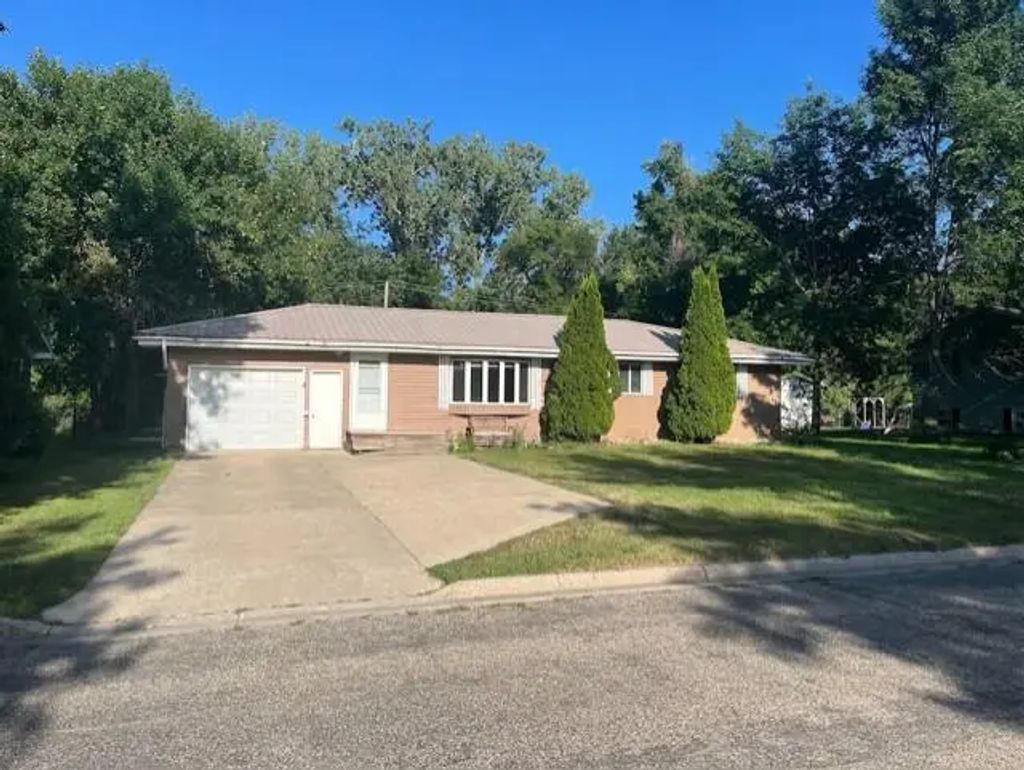 158 Maplewood Drive, Gwinner