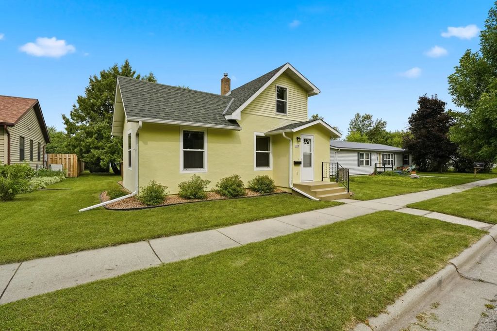 109 Kneale Avenue S, Thief River Falls