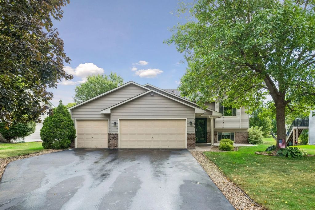 1121 Scott Street S, Shakopee