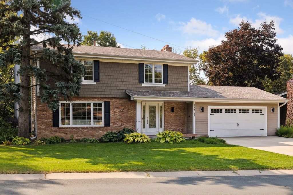 13705 Timber Crest Drive, Maple Grove