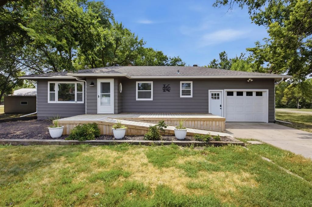 115 Park Avenue E, Hendrum