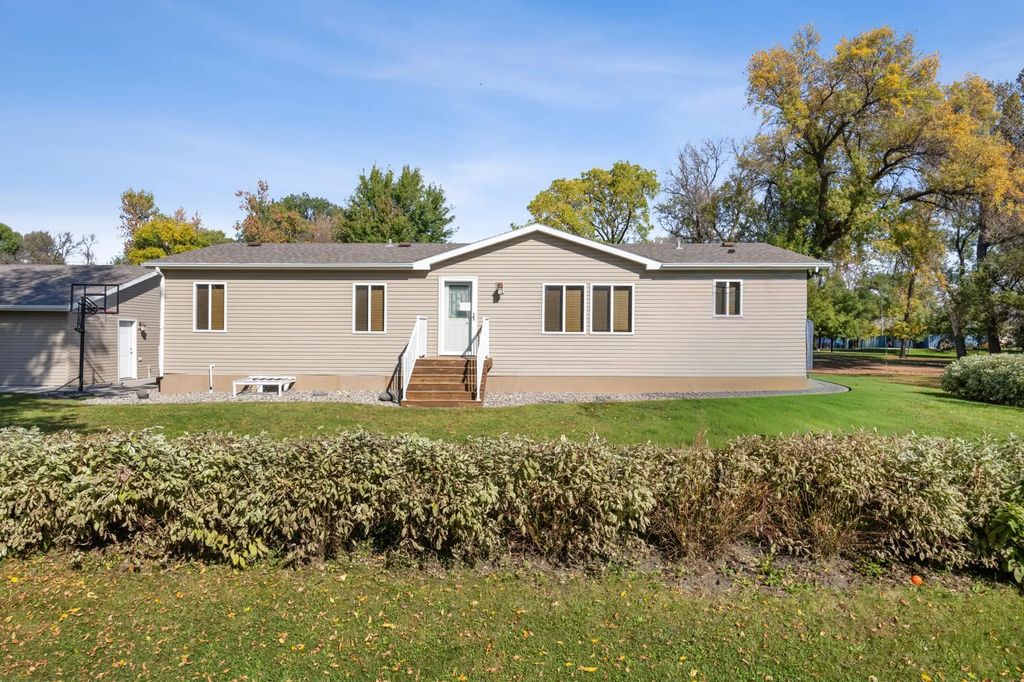 102 3rd Street, Christine
