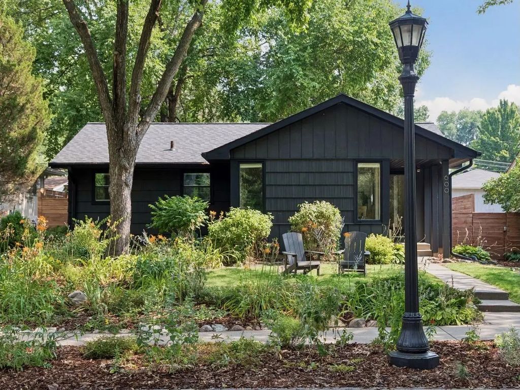 600 Desnoyer Avenue, Saint Paul