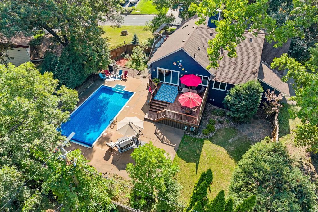 13705 Country Place, Burnsville