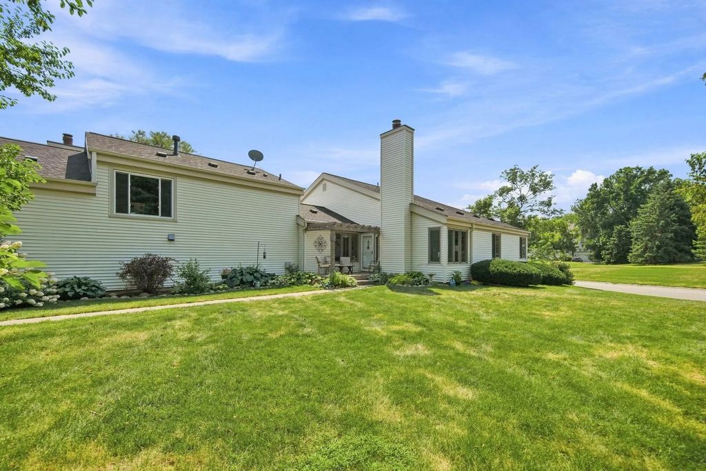 303 Elan Court, Woodbury