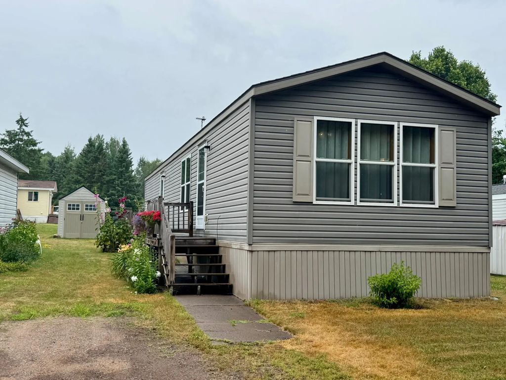 27 Hillside Terrace, Moose Lake