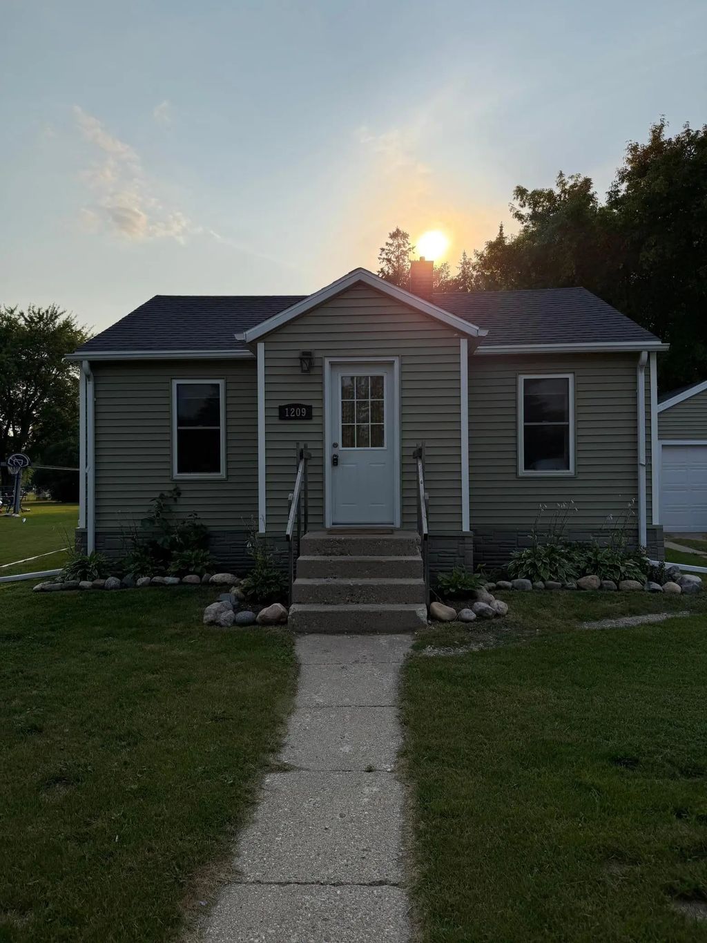 1209 Arnold Avenue N, Thief River Falls