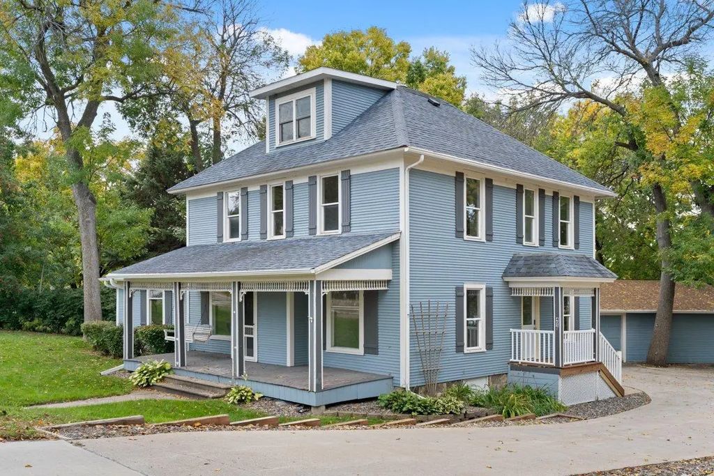 405 Lake Boulevard S, Buffalo