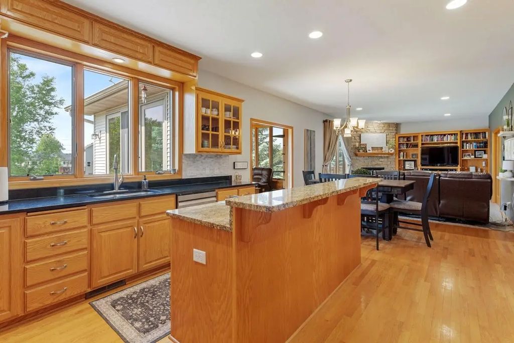 5721 103rd Avenue N, Brooklyn Park
