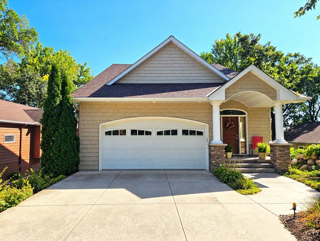 493 Beachwood Road, South Haven