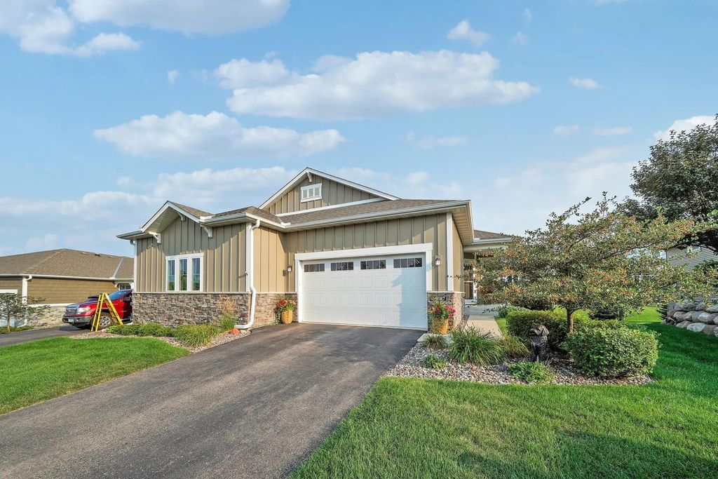9187 Compass Pointe Road, Woodbury