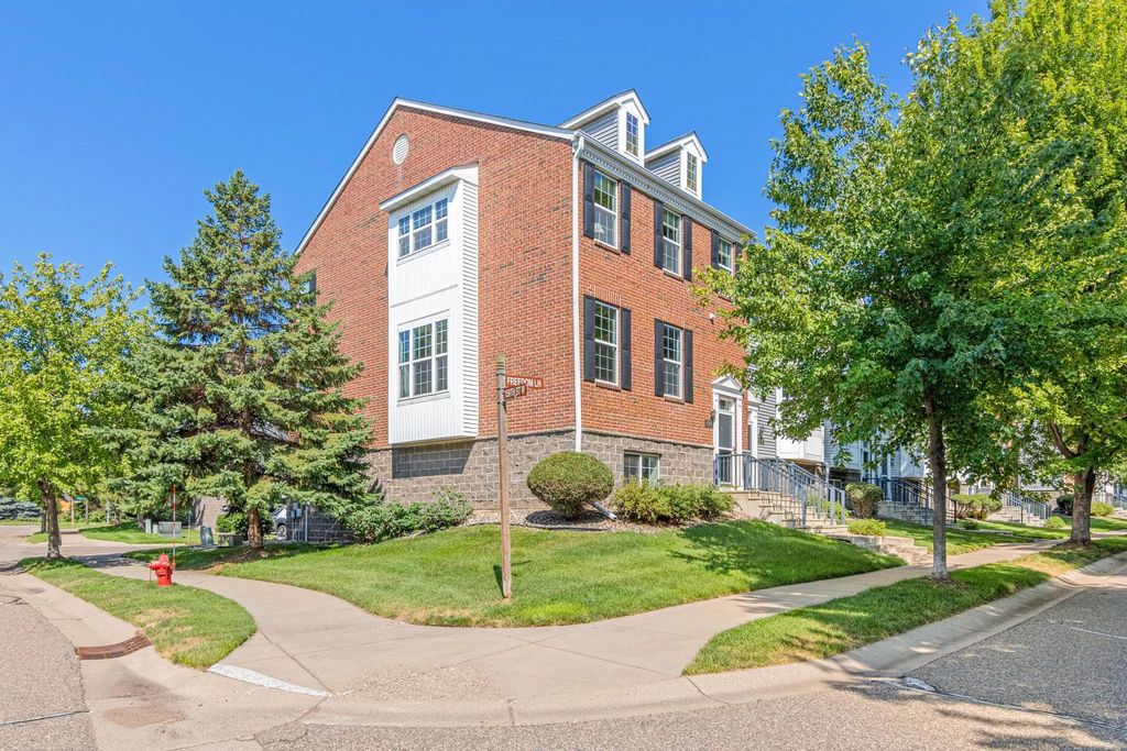 15871 Freedom Lane, Apple Valley