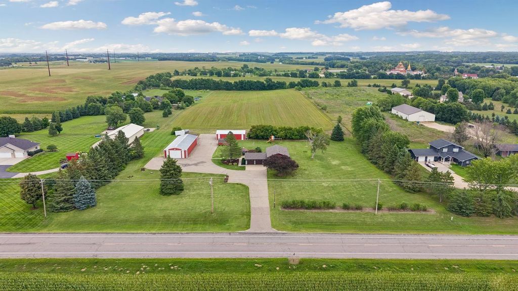 21560 Blaine Avenue, Farmington