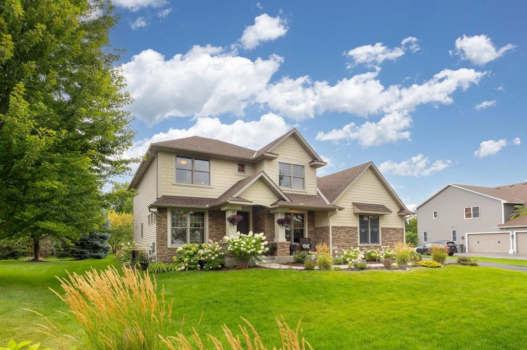 1752 Carriage Drive, Victoria
