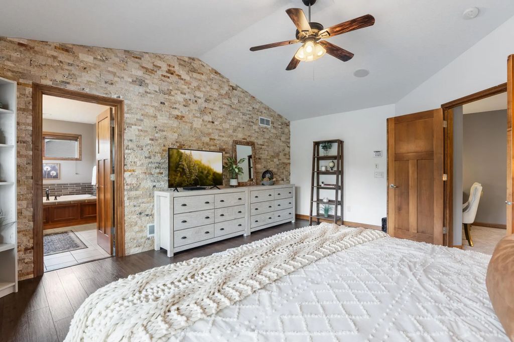 1752 Carriage Drive, Victoria