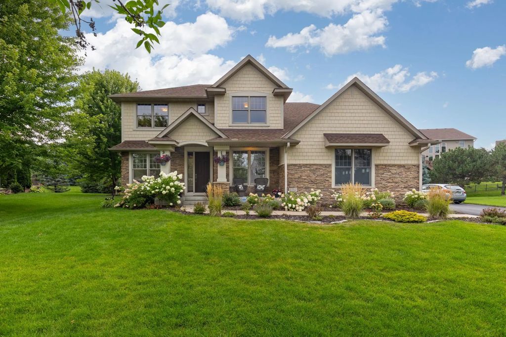 1752 Carriage Drive, Victoria