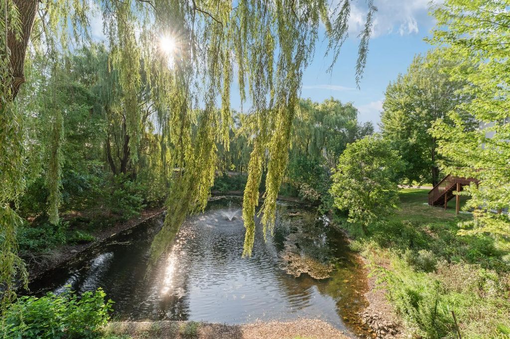 1517 Deerwood Bend, Eagan