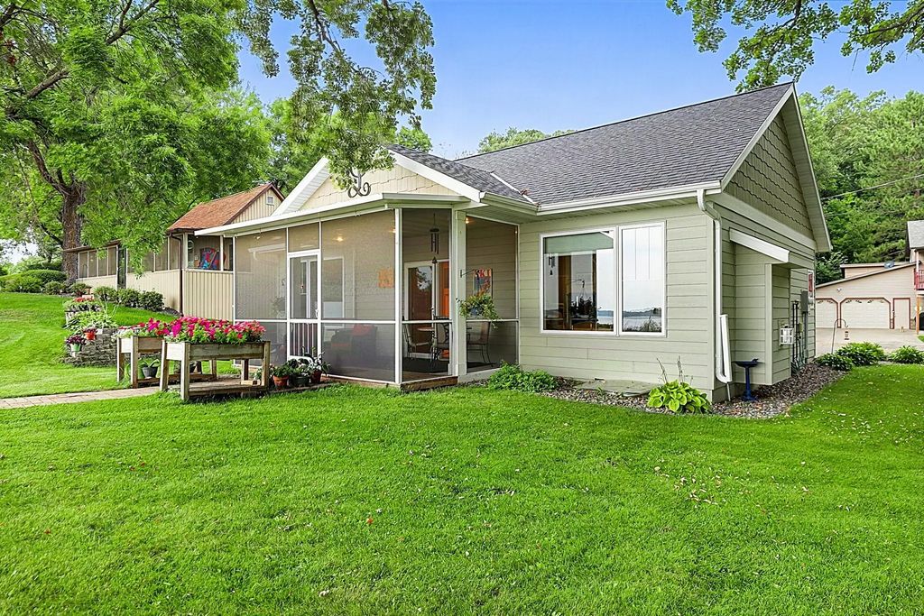 28471 Cliffwood Road, Paynesville