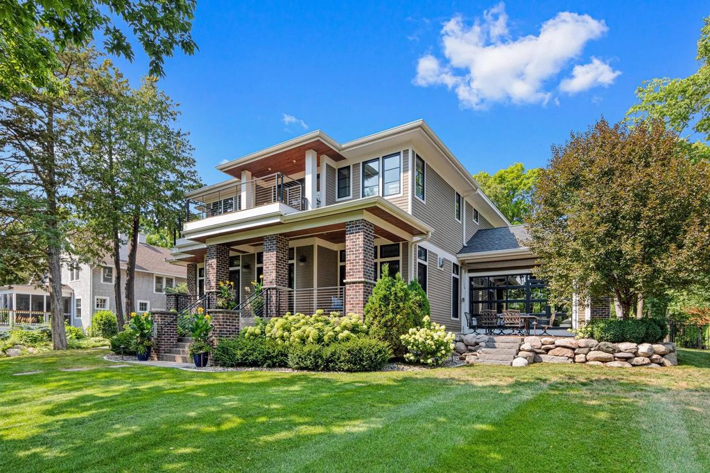 373 Park Street E, Wayzata