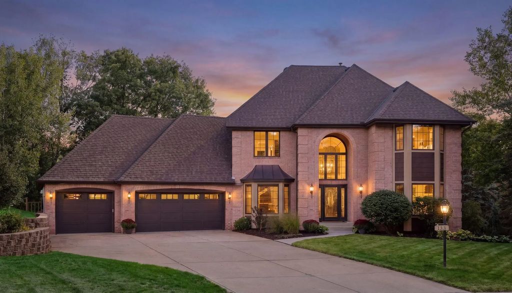 685 Valley View Court, Shoreview
