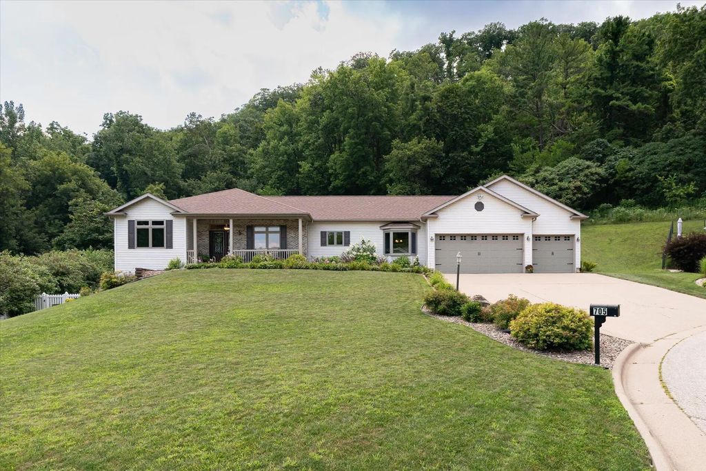 705 12th Court, La Crescent