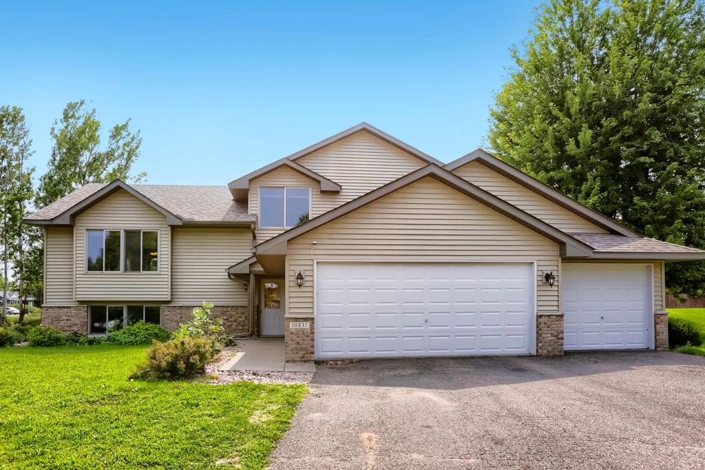 10837 Mississippi Drive N, Brooklyn Park