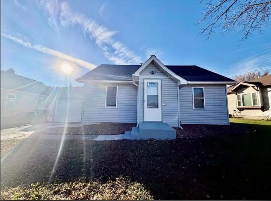 714 S Elm Street, Lamberton