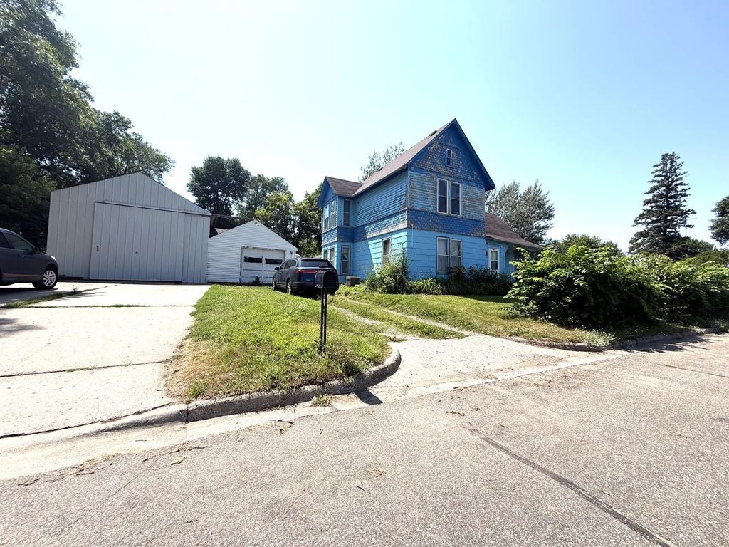 805 Railroad Avenue, Sauk Centre