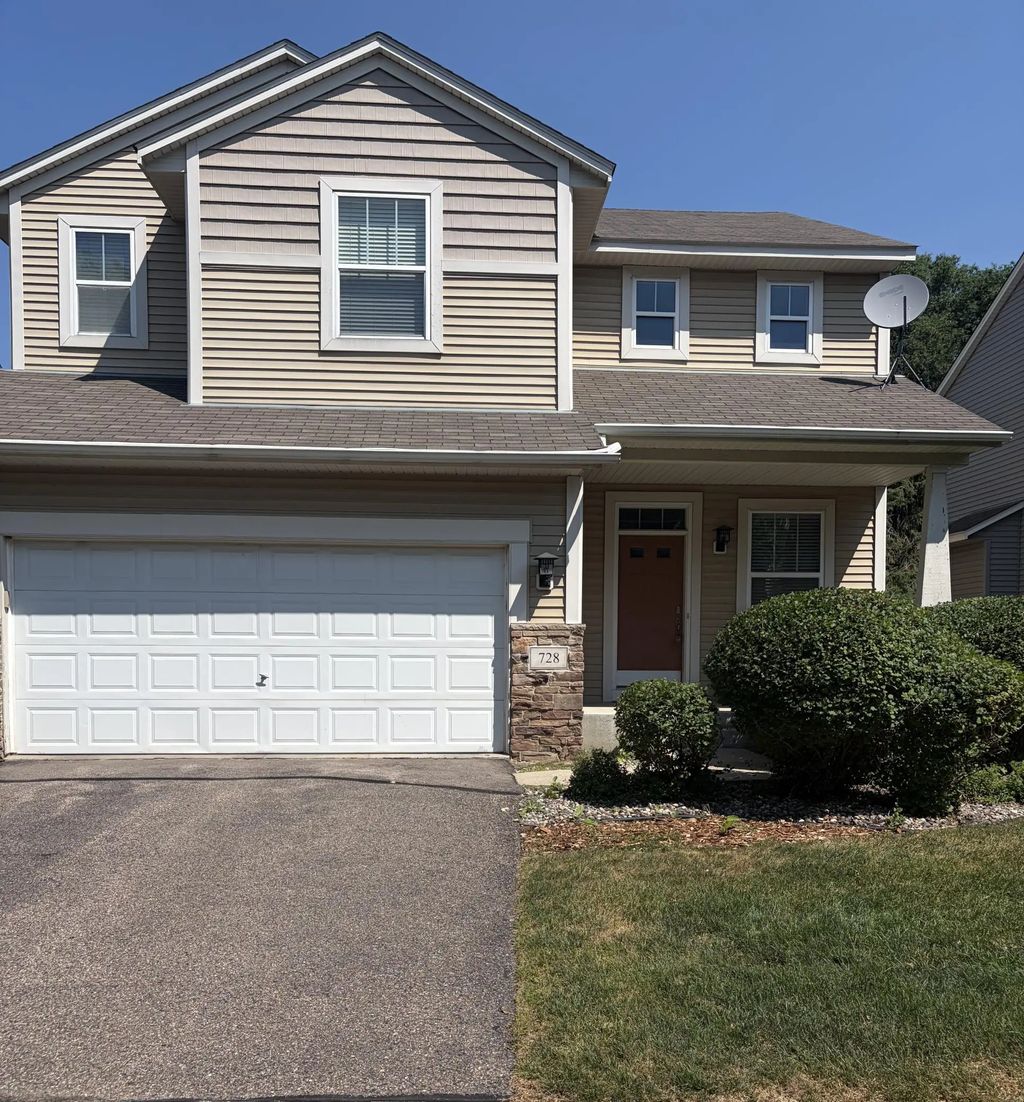 728 Newberry Lane, Chaska