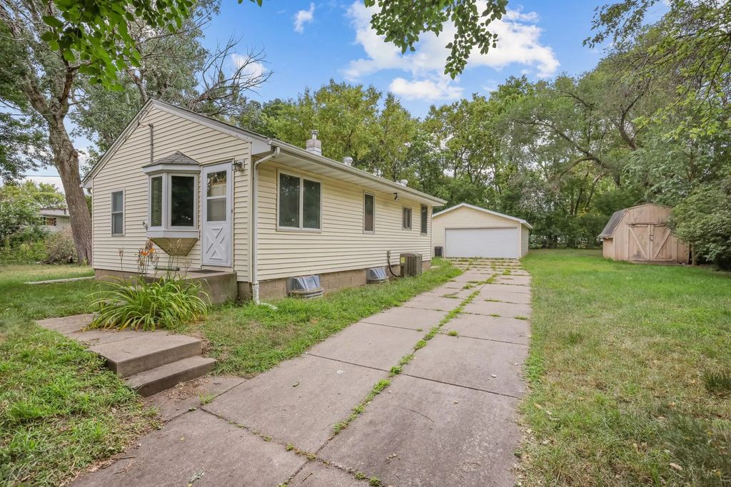 4653 Jackson Street Ne, Hilltop