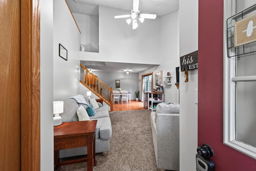 9966 Fillmore Street Ne, Blaine