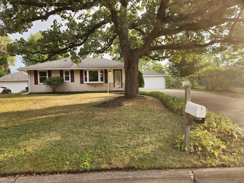 560 115th Avenue Nw, Coon Rapids