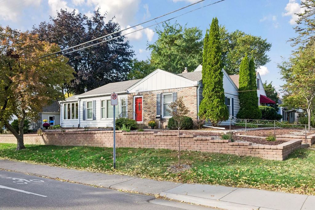 899 Fairview Avenue S, Saint Paul