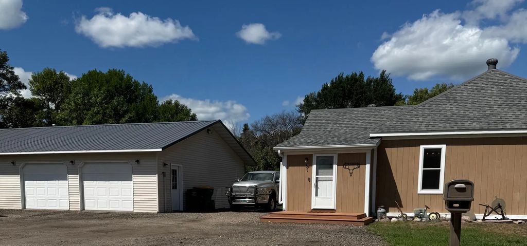 352 3rd Avenue S, Casselton