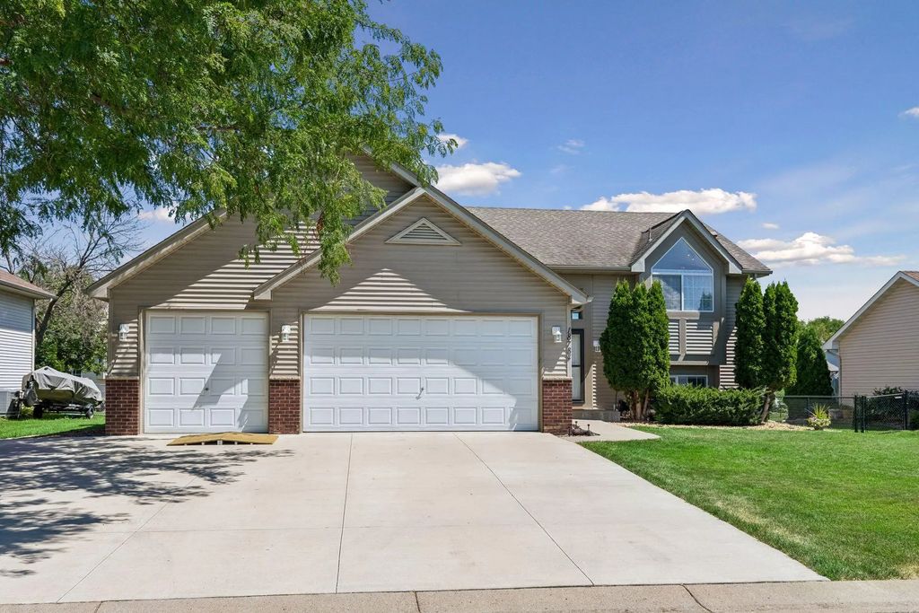 18784 Dupont Way, Farmington