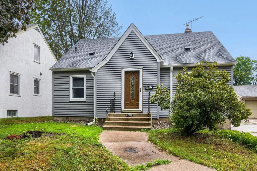 2002 Bush Avenue E, Saint Paul
