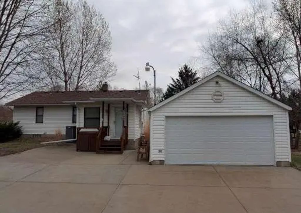 15601 Martin Drive, Burnsville