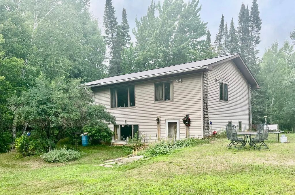 13271 W Splithand Road, Grand Rapids