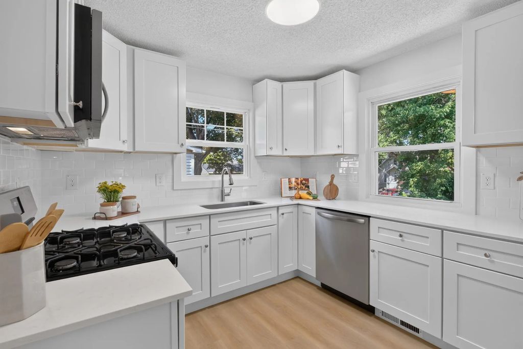 3722 Fremont Avenue N, Minneapolis